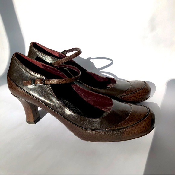 Via Spiga finely crafted Italian leather pump w/ ankle strap. Brown. Mary Jane. - Picture 2 of 14